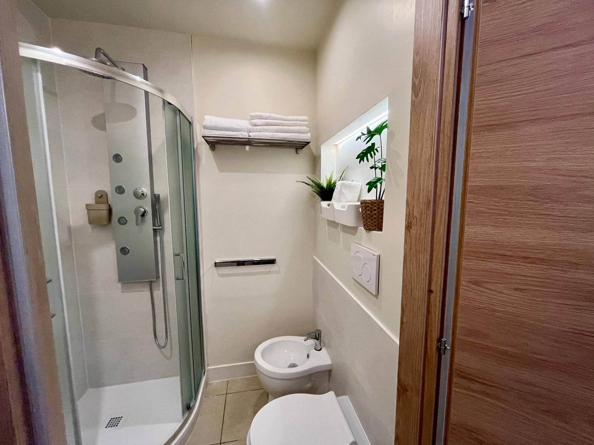 Double Room Private Bathroom