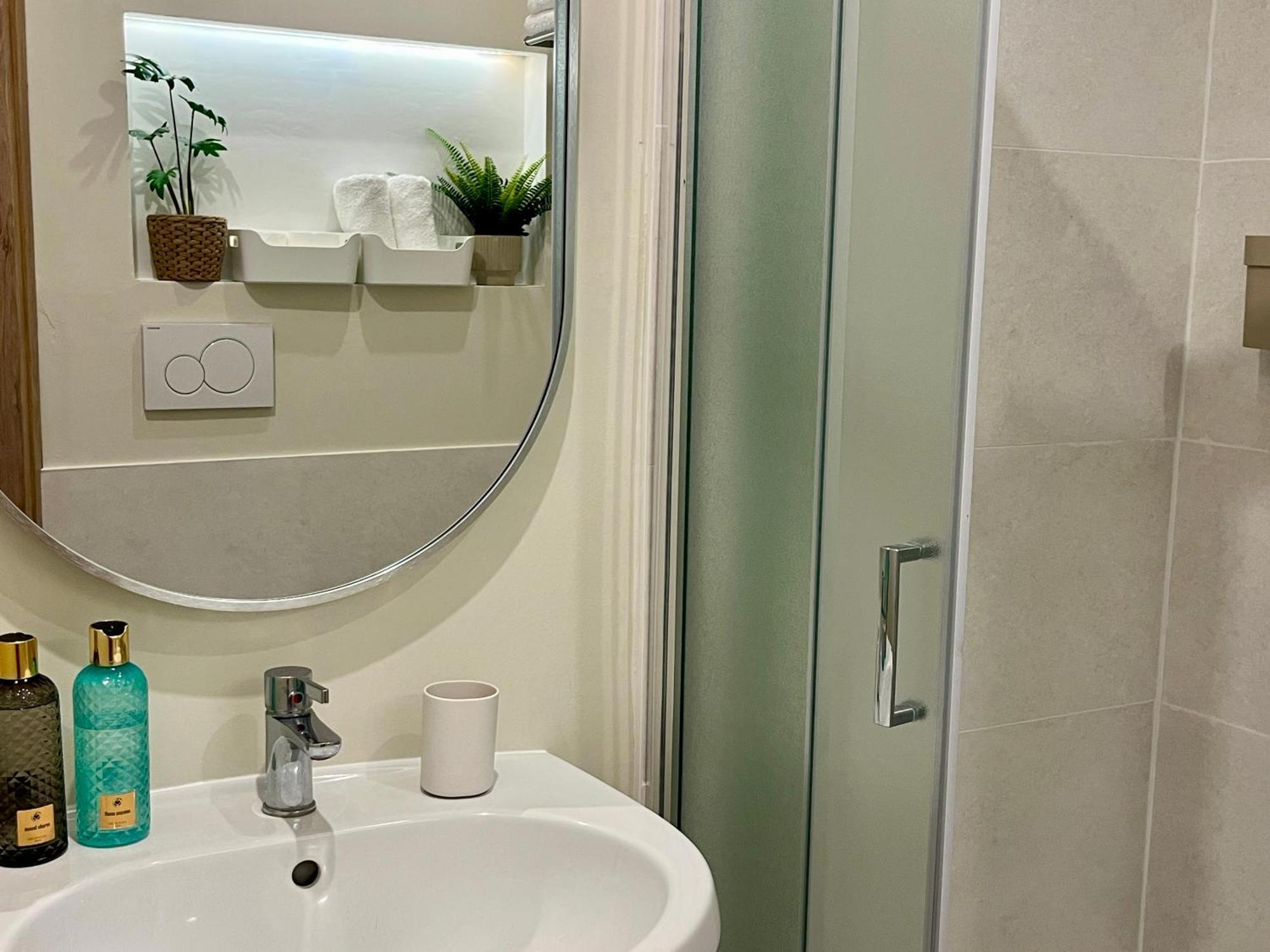 Double Room Private Bathroom